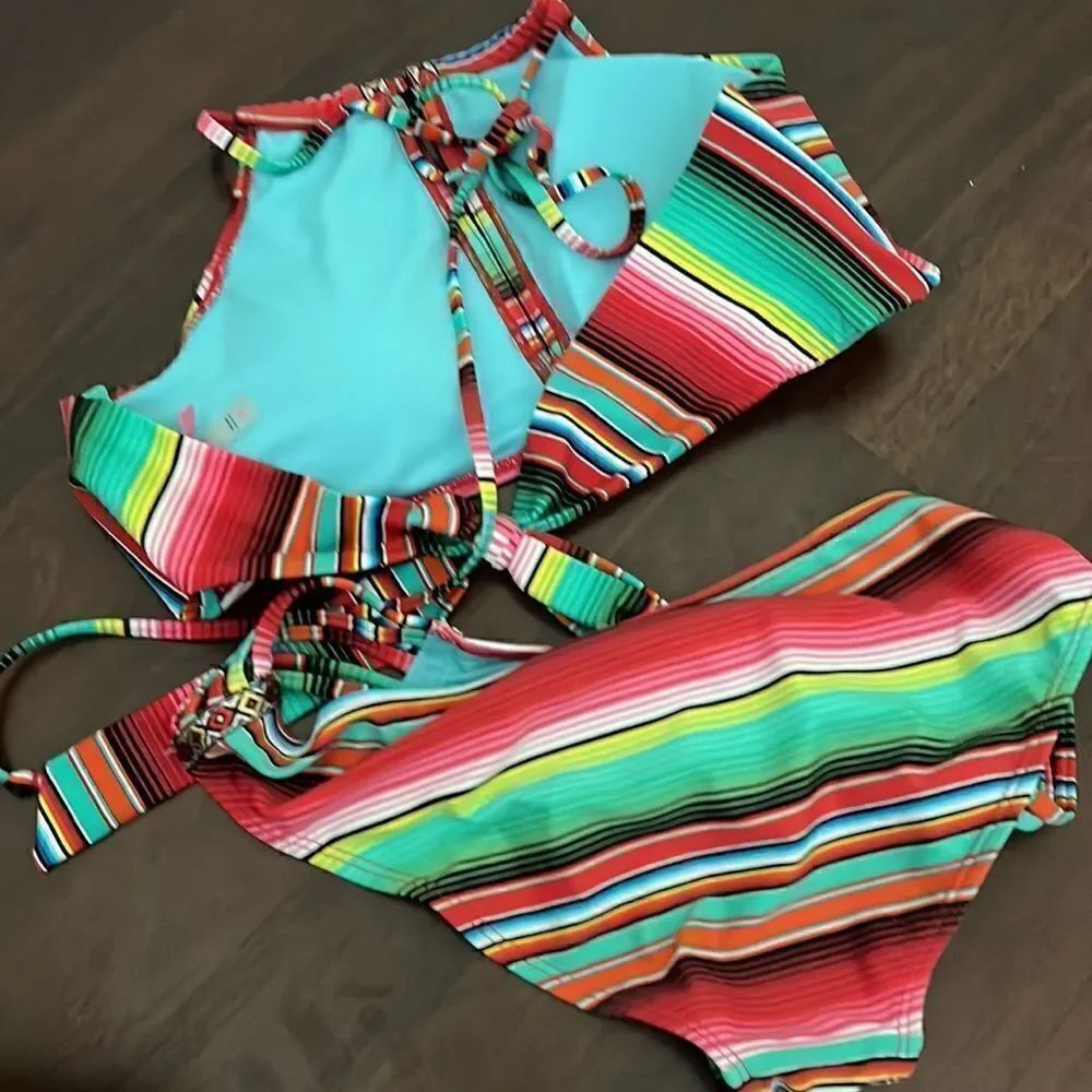 Bikini - Picture 3 of 3
